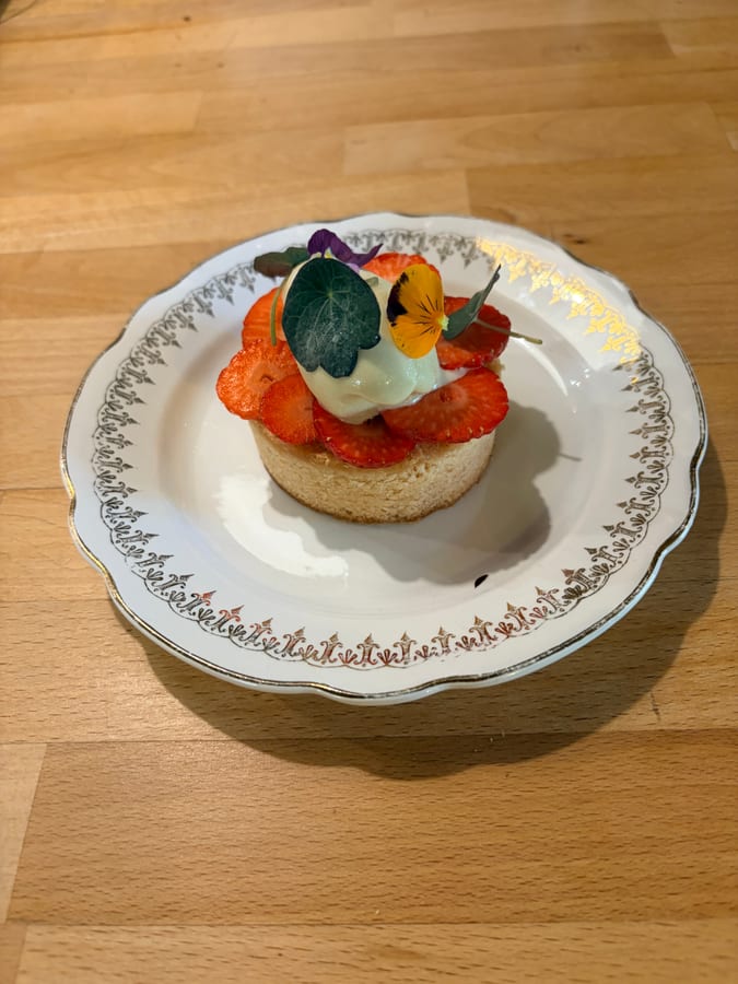 Table dressée — expérience gastronomique à domicile