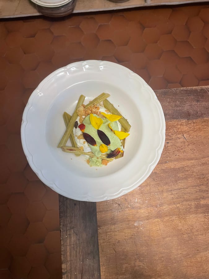 Assiette gastronomique — produits locaux du Beaujolais